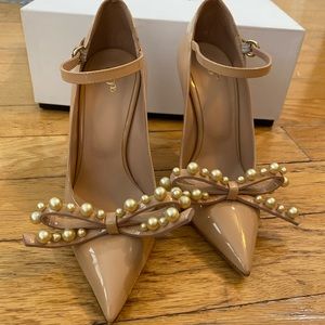 RED Valentino Pearl Bow Tie Pointed Pump Size 35
